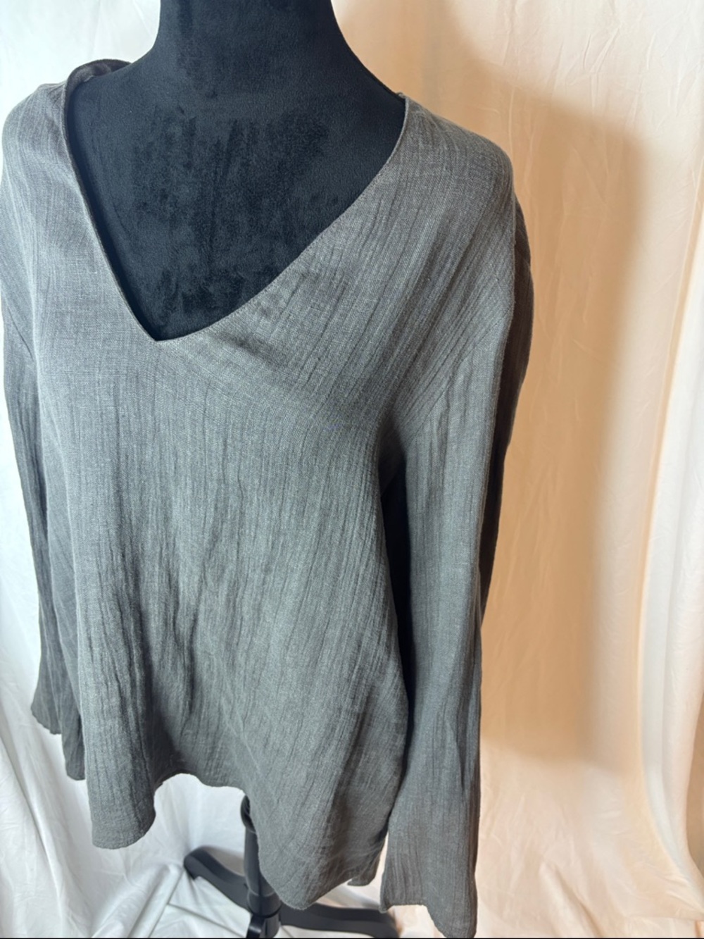 Zara Gray V-Neck Long Sleeve Top - Picture 8 of 9